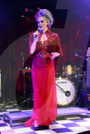 PEOPLE - Kreative Promis am UNICEF Halloween Ball in London