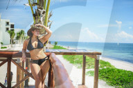 EXKLUSIV - Plus-Size-Model Ashley Graham exponiert ihre Kurven in Cancun