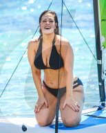 EXKLUSIV - Plus-Size-Model Ashley Graham exponiert ihre Kurven in Cancun
