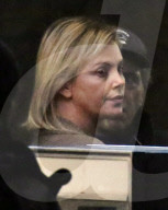 EXKLUSIV - Charlize Theron kugelrund und schlecht gelaunt am Set von "Tully"