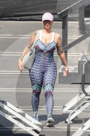 PEOPLE - Amber Rose im engen Suit auf dem Weg zum Training