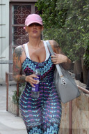 PEOPLE - Amber Rose im engen Suit auf dem Weg zum Training