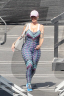 PEOPLE - Amber Rose im engen Suit auf dem Weg zum Training