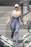 PEOPLE - Amber Rose im engen Suit auf dem Weg zum Training