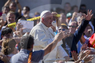 NEWS - Heiligsprechung auf dem Petersplatz: Papst feiert neue Heilige