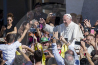 NEWS - Heiligsprechung auf dem Petersplatz: Papst feiert neue Heilige