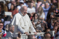 NEWS - Heiligsprechung auf dem Petersplatz: Papst feiert neue Heilige