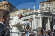 NEWS - Heiligsprechung auf dem Petersplatz: Papst feiert neue Heilige