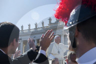 NEWS - Heiligsprechung auf dem Petersplatz: Papst feiert neue Heilige