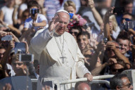 NEWS - Heiligsprechung auf dem Petersplatz: Papst feiert neue Heilige