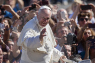 NEWS - Heiligsprechung auf dem Petersplatz: Papst feiert neue Heilige