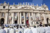 NEWS - Heiligsprechung auf dem Petersplatz: Papst feiert neue Heilige