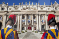 NEWS - Heiligsprechung auf dem Petersplatz: Papst feiert neue Heilige