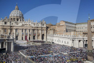 NEWS - Heiligsprechung auf dem Petersplatz: Papst feiert neue Heilige