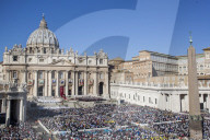 NEWS - Heiligsprechung auf dem Petersplatz: Papst feiert neue Heilige