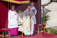 NEWS - Heiligsprechung auf dem Petersplatz: Papst feiert neue Heilige