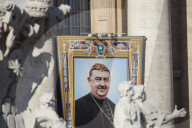 NEWS - Heiligsprechung auf dem Petersplatz: Papst feiert neue Heilige