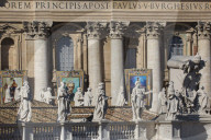 NEWS - Heiligsprechung auf dem Petersplatz: Papst feiert neue Heilige