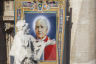 NEWS - Heiligsprechung auf dem Petersplatz: Papst feiert neue Heilige