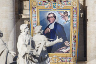 NEWS - Heiligsprechung auf dem Petersplatz: Papst feiert neue Heilige