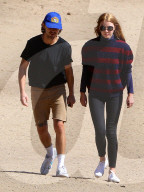 PEOPLE - Shia LaBeouf und Mia Goth flittern im Park mit ihrem Hund