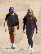 PEOPLE - Shia LaBeouf und Mia Goth flittern im Park mit ihrem Hund