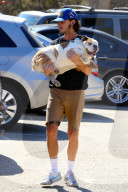 PEOPLE - Shia LaBeouf und Mia Goth flittern im Park mit ihrem Hund