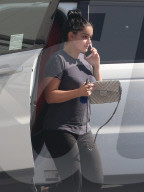 PEOPLE - Ariel Winter auf dem Weg zum Coiffeur in Malibu