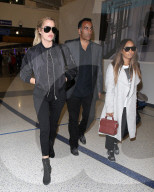 PEOPLE - Lady in Black: Khloe Kardashian landet in Los Angeles