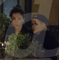 EXKLUSIV - Haben sich gefunden: Kristen Stewart und St. Vincent händchenhaltend in NYC