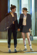 EXKLUSIV - Haben sich gefunden: Kristen Stewart und St. Vincent händchenhaltend in NYC