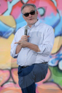 NEWS - USA: Vize-Kandidat Tim Kaine spricht von der Ladefläche eines Pick-Ups in Miami