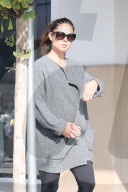 PEOPLE - Schwangere Vanessa Lachey mit Mann Nick in Sherman Oaks unterwegs