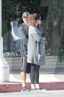 PEOPLE - Schwangere Vanessa Lachey mit Mann Nick in Sherman Oaks unterwegs