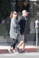 PEOPLE - Schwangere Vanessa Lachey mit Mann Nick in Sherman Oaks unterwegs