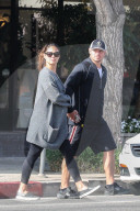 PEOPLE - Schwangere Vanessa Lachey mit Mann Nick in Sherman Oaks unterwegs