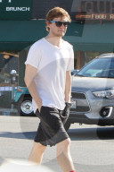 PEOPLE - Emma ROberts und Evan Peters verlassen das Gym in Holywood