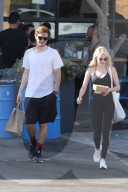 PEOPLE - Emma ROberts und Evan Peters verlassen das Gym in Holywood