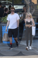 PEOPLE - Emma ROberts und Evan Peters verlassen das Gym in Holywood