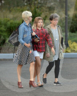 PEOPLE - Michelle Williams mit Mutter und Tochter in Brookyln unterwegs