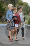 PEOPLE - Michelle Williams mit Mutter und Tochter in Brookyln unterwegs