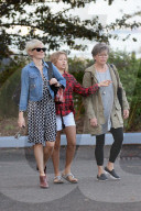 PEOPLE - Michelle Williams mit Mutter und Tochter in Brookyln unterwegs