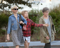 PEOPLE - Michelle Williams mit Mutter und Tochter in Brookyln unterwegs