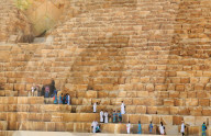 NEWS - Aegypten: Warten auf Touristen bei den Pyramiden von Gizeh