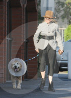 PEOPLE - Diane Keaton's Hund trägt einen Kragen