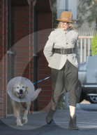 PEOPLE - Diane Keaton's Hund trägt einen Kragen