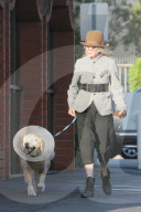 PEOPLE - Diane Keaton's Hund trägt einen Kragen