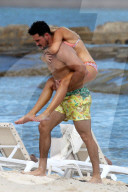 PEOPLE - Amanda Stanton und Josh Murray turteln heftigst im Mexiko
