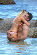 PEOPLE - Amanda Stanton und Josh Murray turteln heftigst im Mexiko