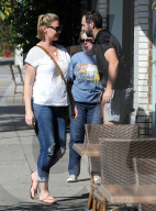 PEOPLE - Schwangere Katherine Heigl mit Mann Josh in Los Feliz unterwegs